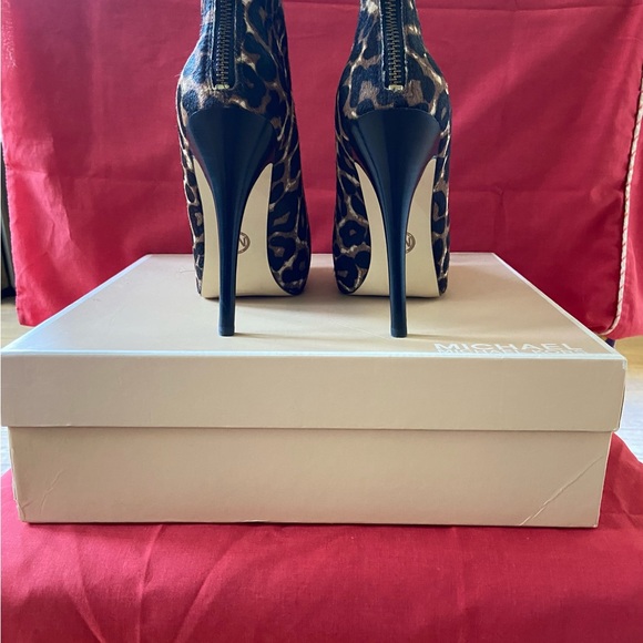 Women’s Cloth Heels w/purse 6” (NWOT) - Picture 5 of 9